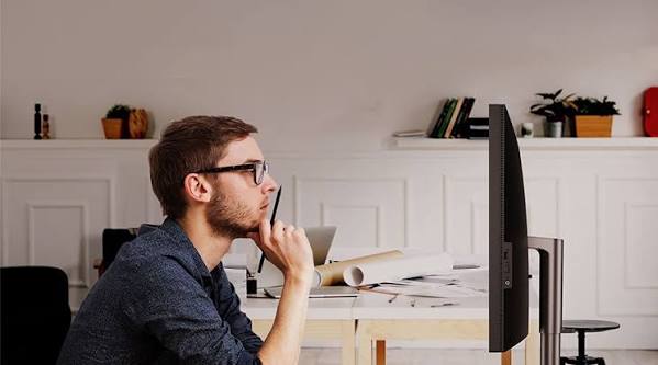 ¿Cómo elegir un monitor que cuide tu vista? Lo que realmente debes considerar antes de comprar
